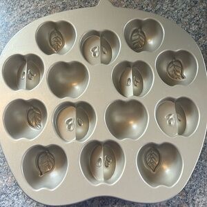 Nordic Ware Apple Cakelet Pan Made in USA EUC Never Used Label is not attached